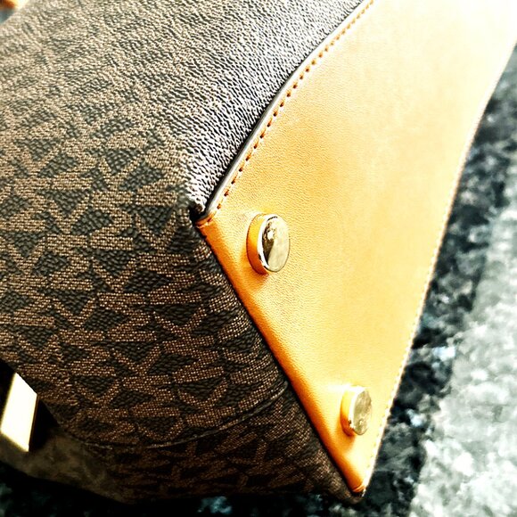 Michael Kors Kensington Large Logo Shoulder Tote Retail $358 Clearance Sale - Picture 13 of 15